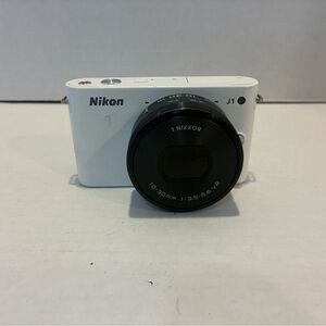 Nikon 1 J1 White with Black Lens
